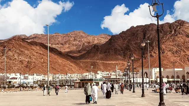 Medine’nin kuzeyindeki Uhud Dağı ve şehitler meydanı