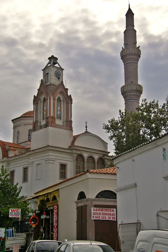 Saatli Camii