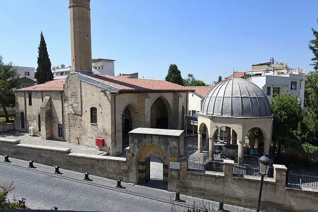Şirvani Camii