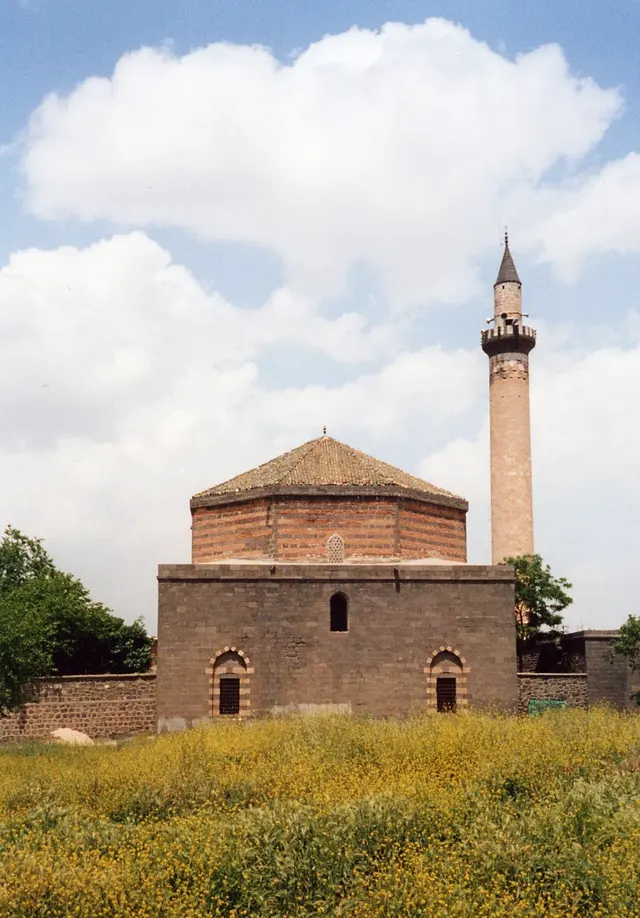 Sur, Diyarbakır'da cami