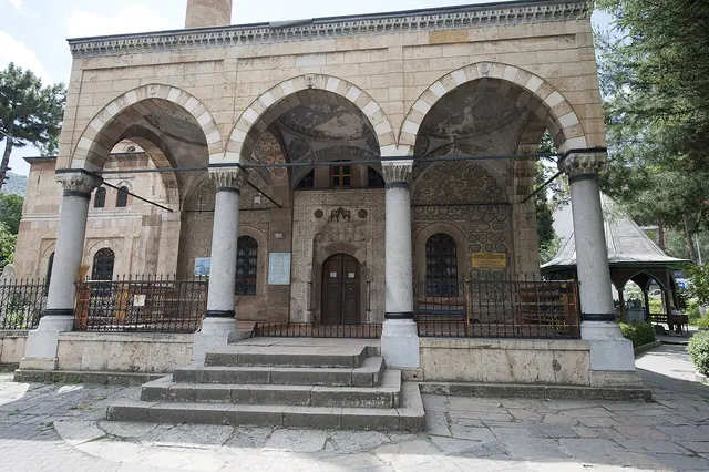 Şirvanlı Camii
