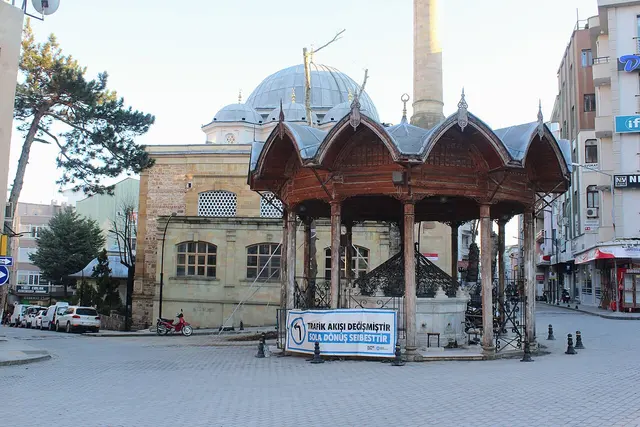 Biga Çarşı Camii