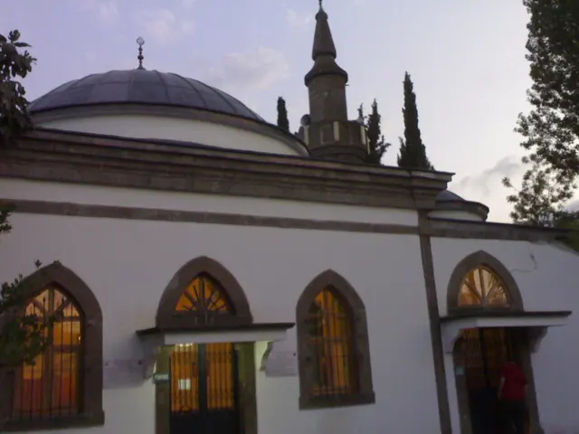 Ahi Evren Camii, Ortahisar