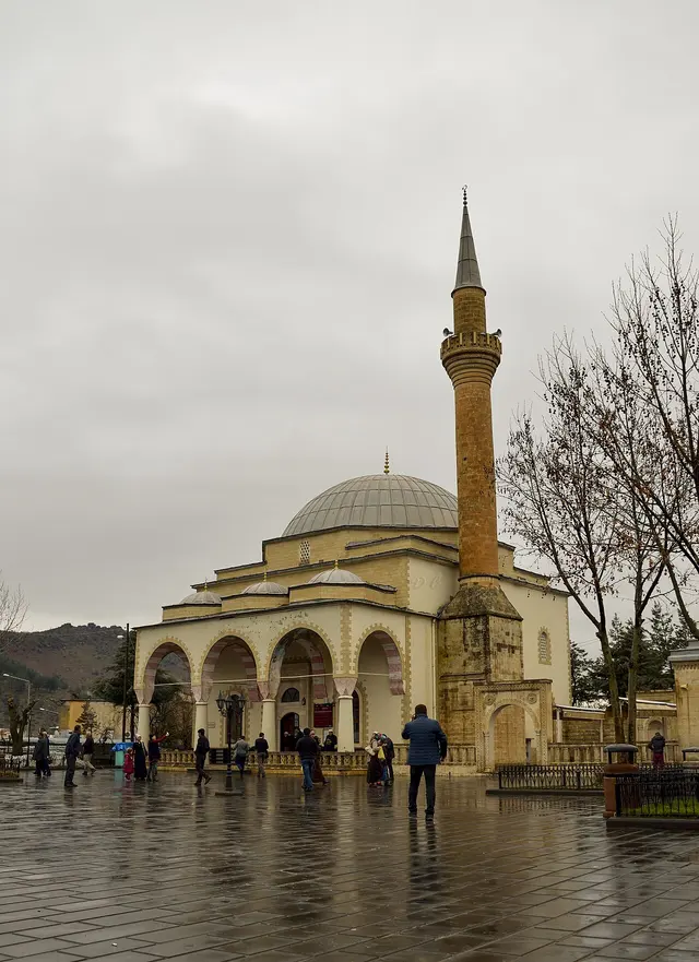 Veysel Karani Camii