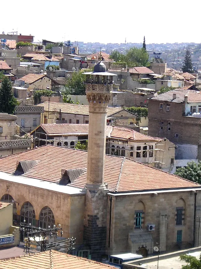 Tahtani Camii