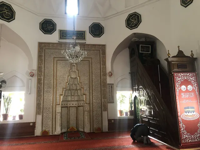 Sakalar Camii