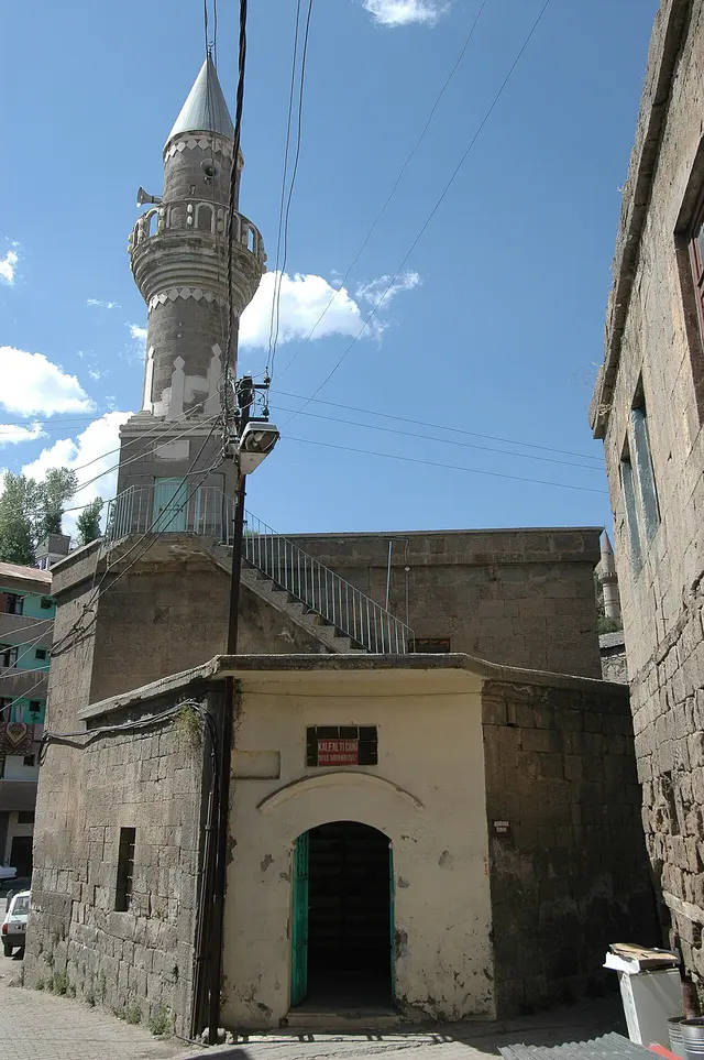 Kalealtı Camii