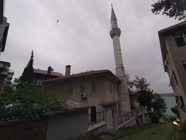 Küçük İhsaniye Camii
