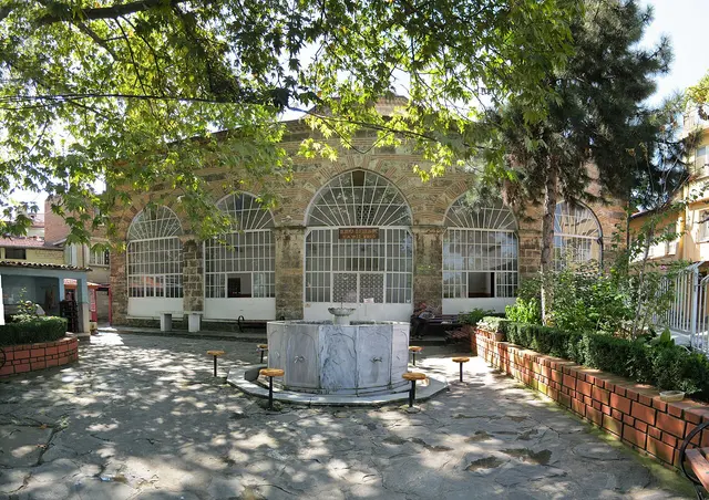 Ebu İshak Camii