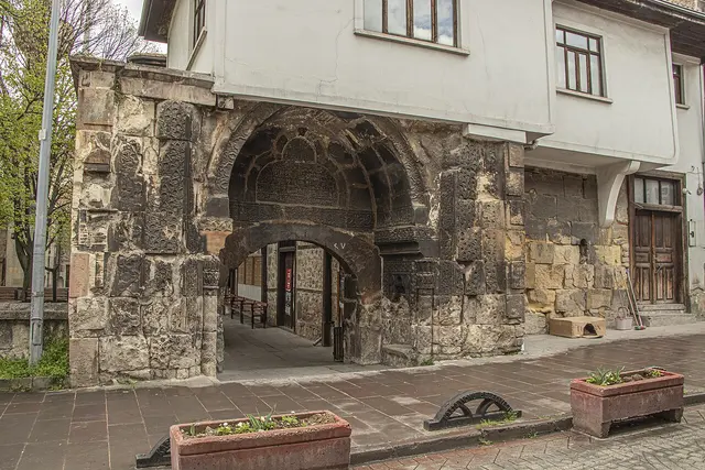 Yılanlı Külliyesi
