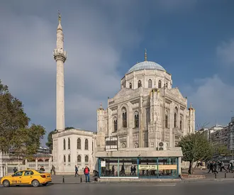 Pertevniyal Valide Sultan Camii