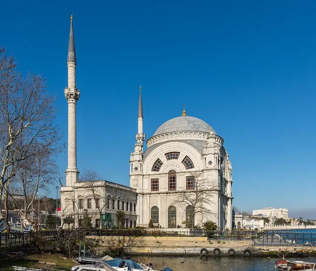 Dolmabahçe Camii