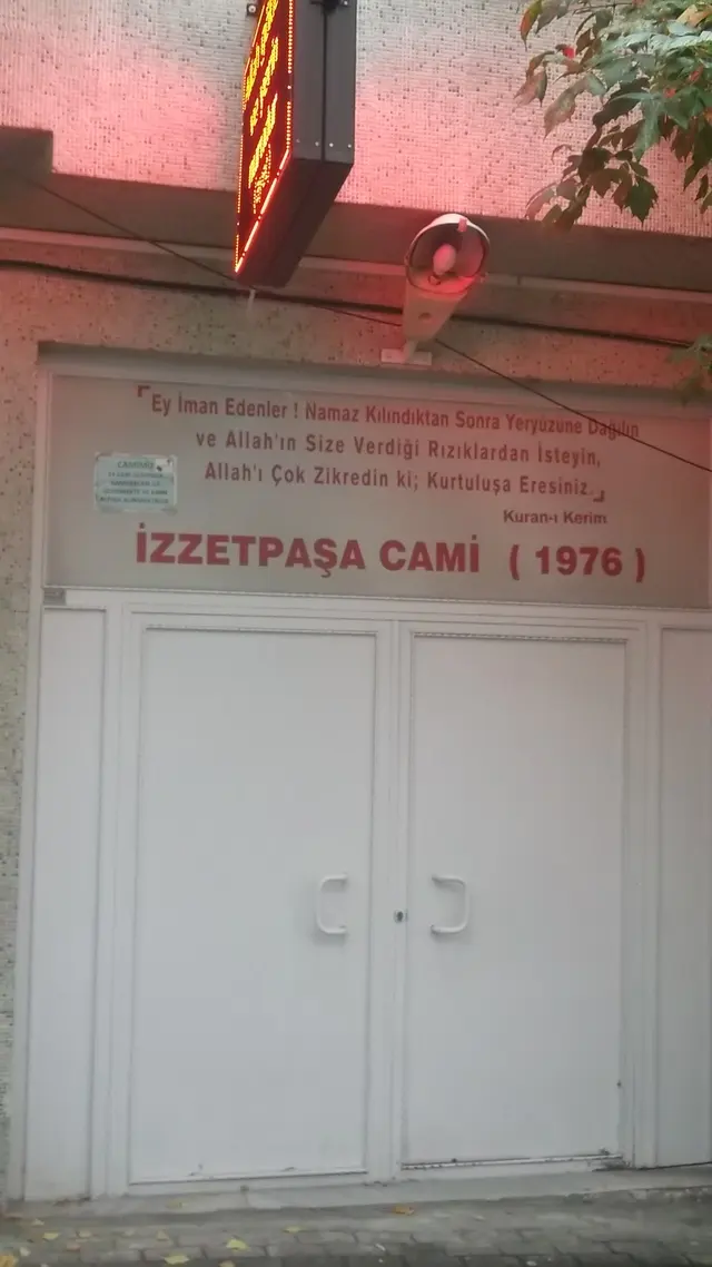 İzzetpaşa Camii