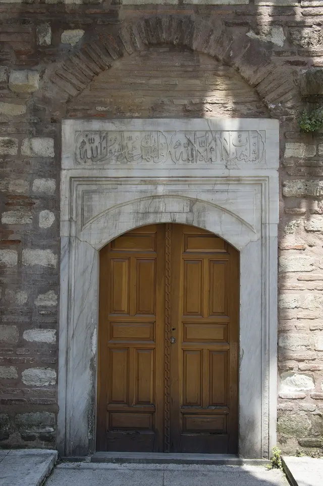 Hoca Üveys Camii
