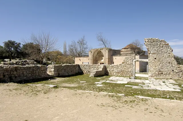 Orhan Camii, Beçin