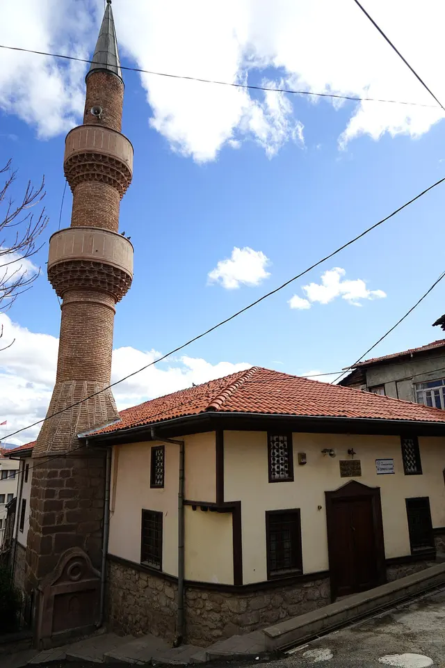 İki Şerefeli Camii