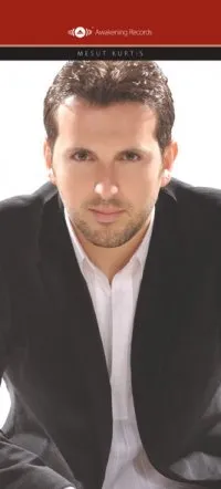 Mesut Kurtis, fotoğraf 1